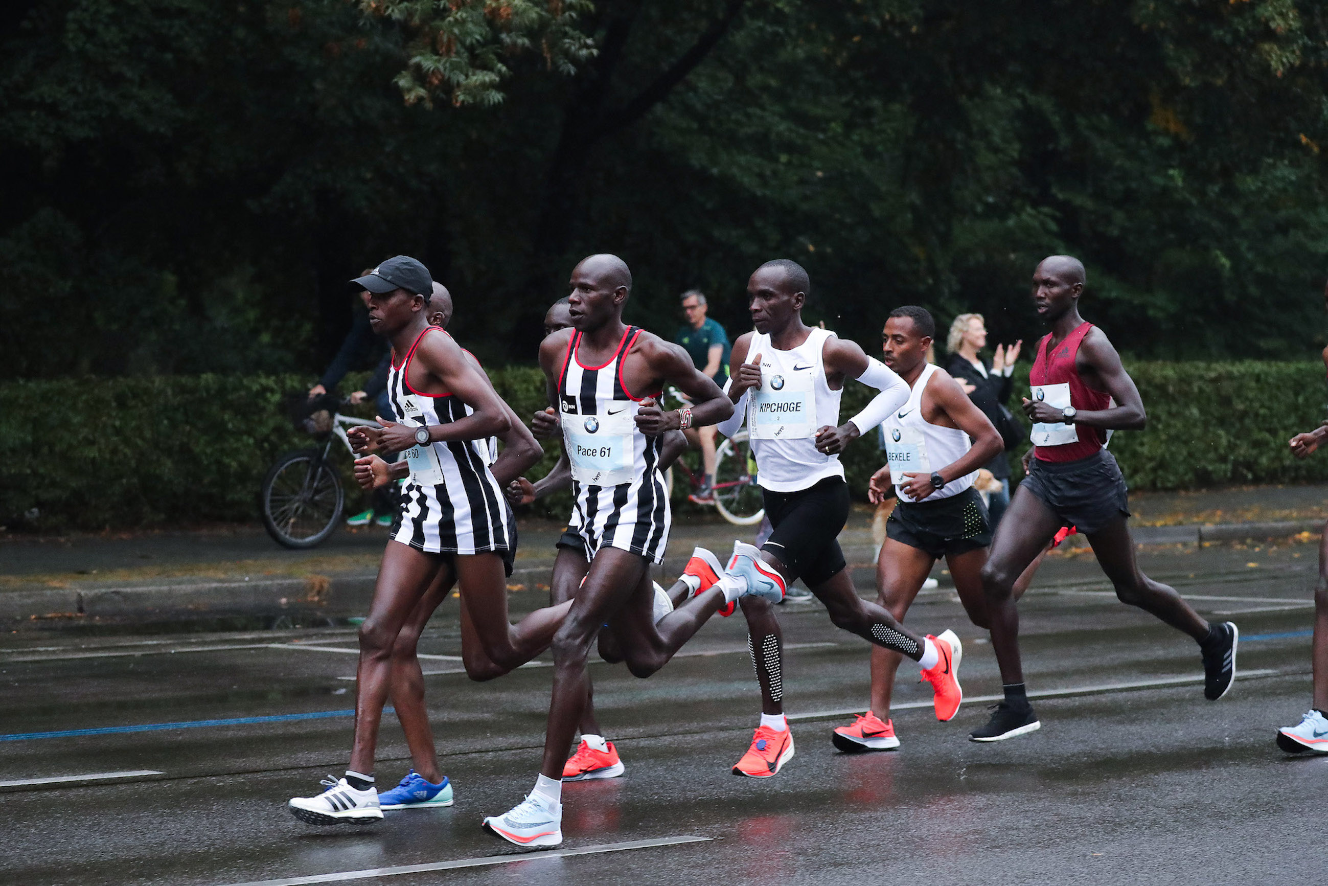Zum Aufeinandertreffen von Eliud Kipchoge und Kenenisa Bekele kommt es beim Olympia-Marathon in Paris. Alle bisherigen Marathon-Duelle hat Kipchoge gewonnen.  Foto: Victah Sailer / photorun.net