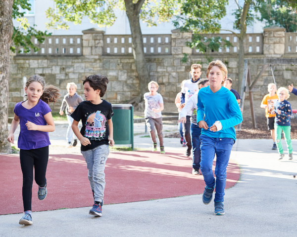 The Daily Mile in der Volksschule Julius Meinl Gasse in Wien. Bild: VCM / Leo Hagen