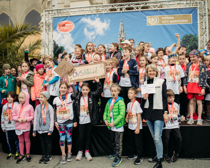 Ein Teil der großen Laufgruppe der OVS Hütteldorf. Bild: VCM / Jenia Symonds