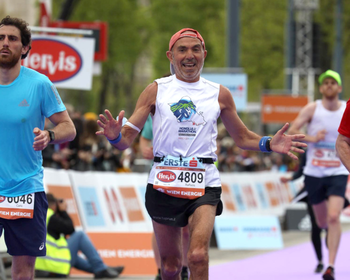Raffaele Riccio aus Italien, M65-Sieger Vienna City Marathon. Bild: FinisherPix