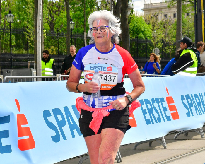 Josette Mathieu aus Frankreich, W70-Siegerin Vienna City Marathon. Bild: FinisherPix