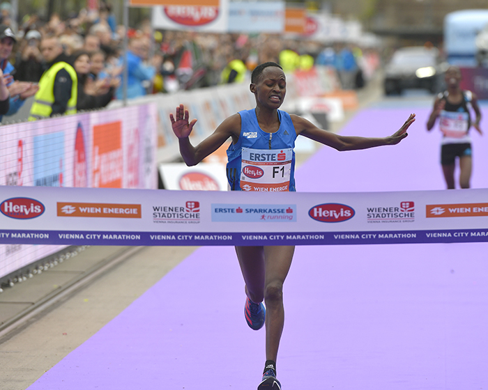 Vibian Chepkirui, VCM-Streckenrekordhalterin, zählt in Berlin zum Favoritinnenkreis. Bild: VCM / Herbert Neubauer