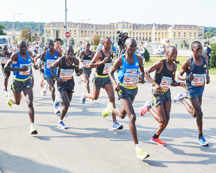 Elite men at Schönbrunn Castle during the Vienna City Marathon. Picture: VCM / Leo Hagen