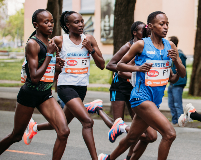 Frauenspitze beim Vienna City Marathon 2022 in der Prater Hauptallee. Bild: VCM / Jenia Symonds