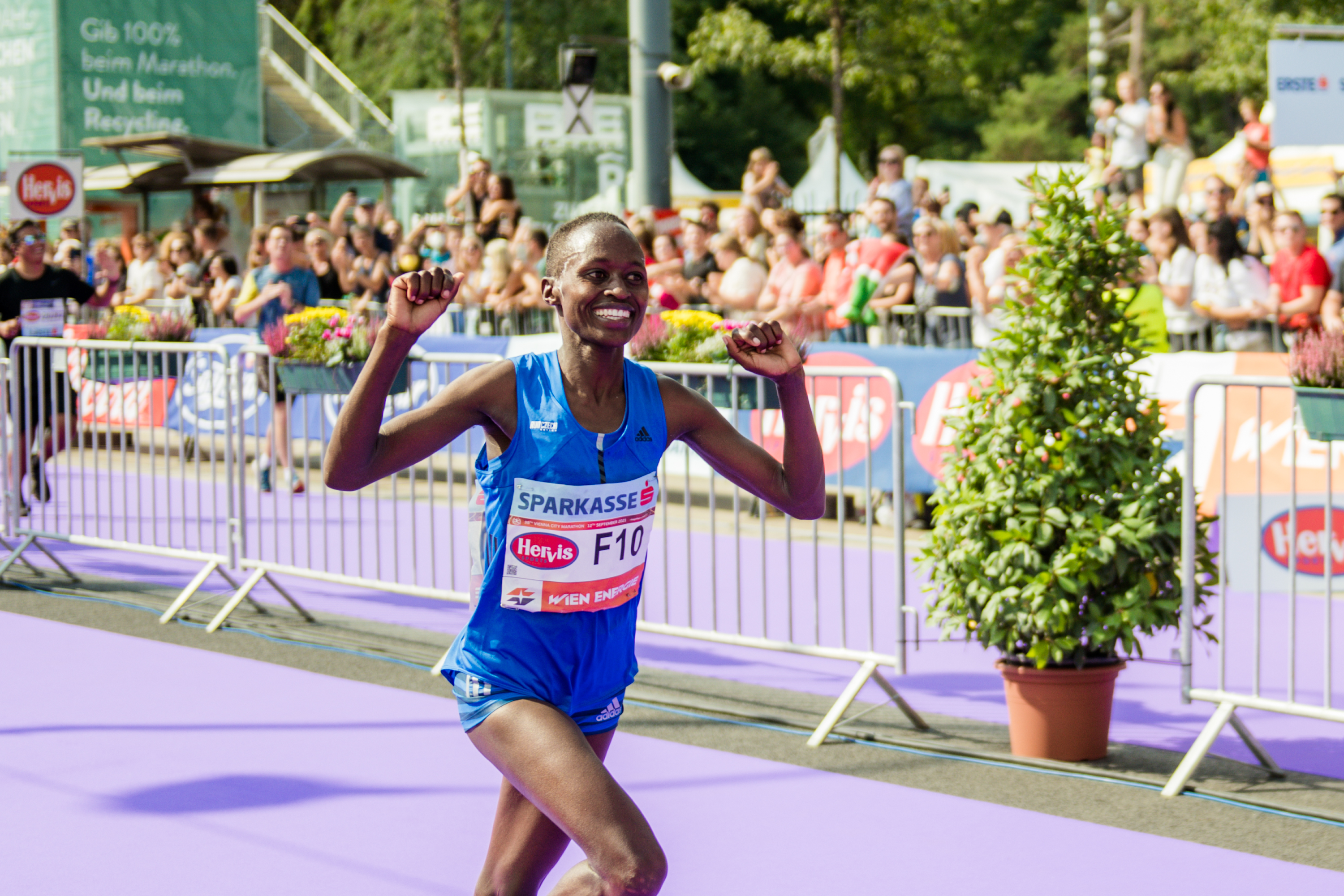 Vibian Chepkirui - will her course record be broken? Photo: VCM / Leo Hagen