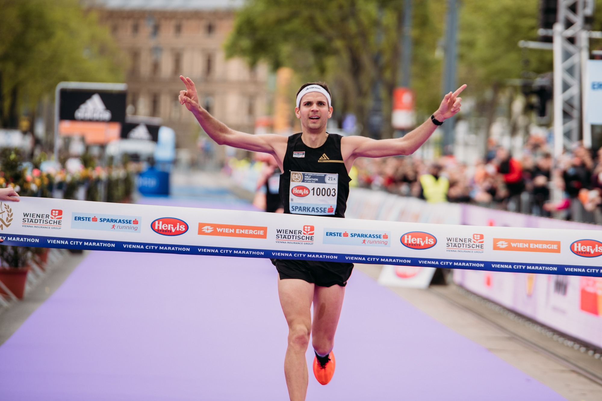 Mario Bauernfeind als Halbmarathonsieger beim VCM 2022. Bild: VCM / Jenia Symonds