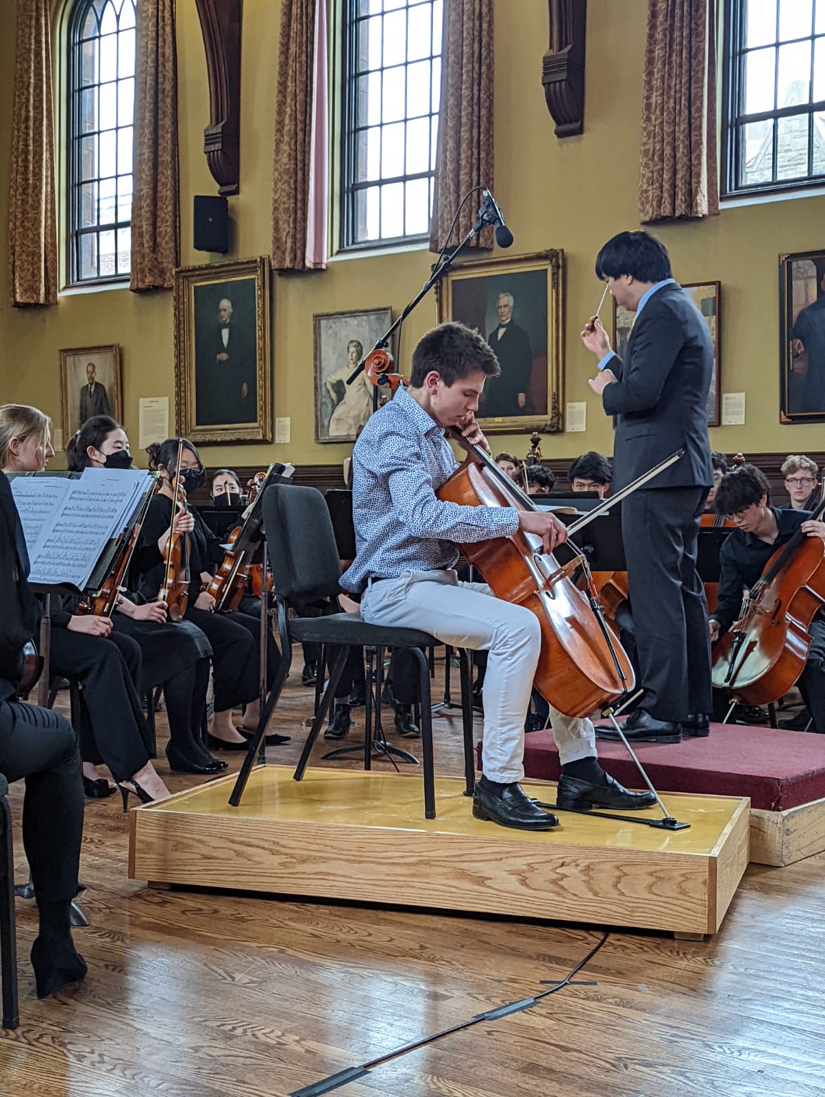 Aaron Gruen playing the Cello in a concert