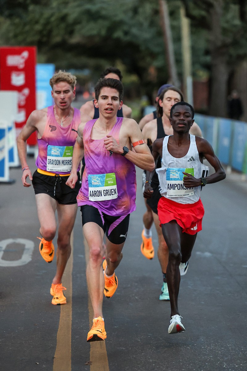 Aaron Gruen auf dem Weg zum Halbmarathonrekord in Houston. Bild: Kevin Morris 2026