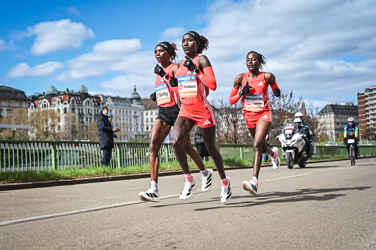 Betty Chepkemoi (links), VCM Siegerin 2025, wird eine deutliche Steigerung brauchen, um einen zweiten Sieg in Wien feiern zu können. Bild: Sportograf