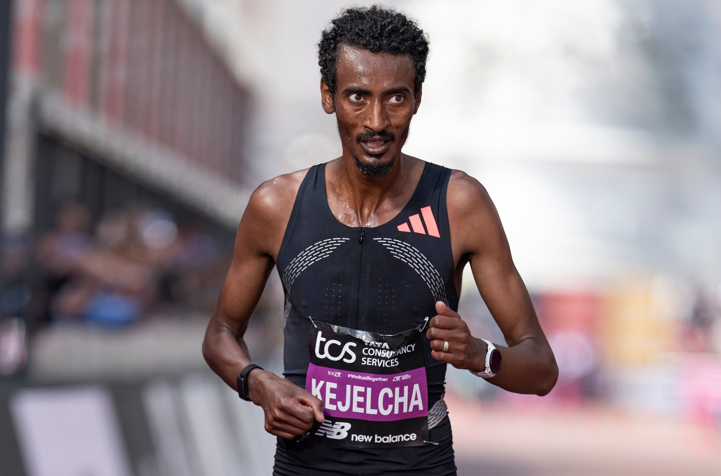Yomif Kejelcha, hier beim TCS London-Marathon im April, holte sich in Buenos Aires den Halbmarathon-Weltrekord zurück. Foto: TCS London Marathon / Bob Martin