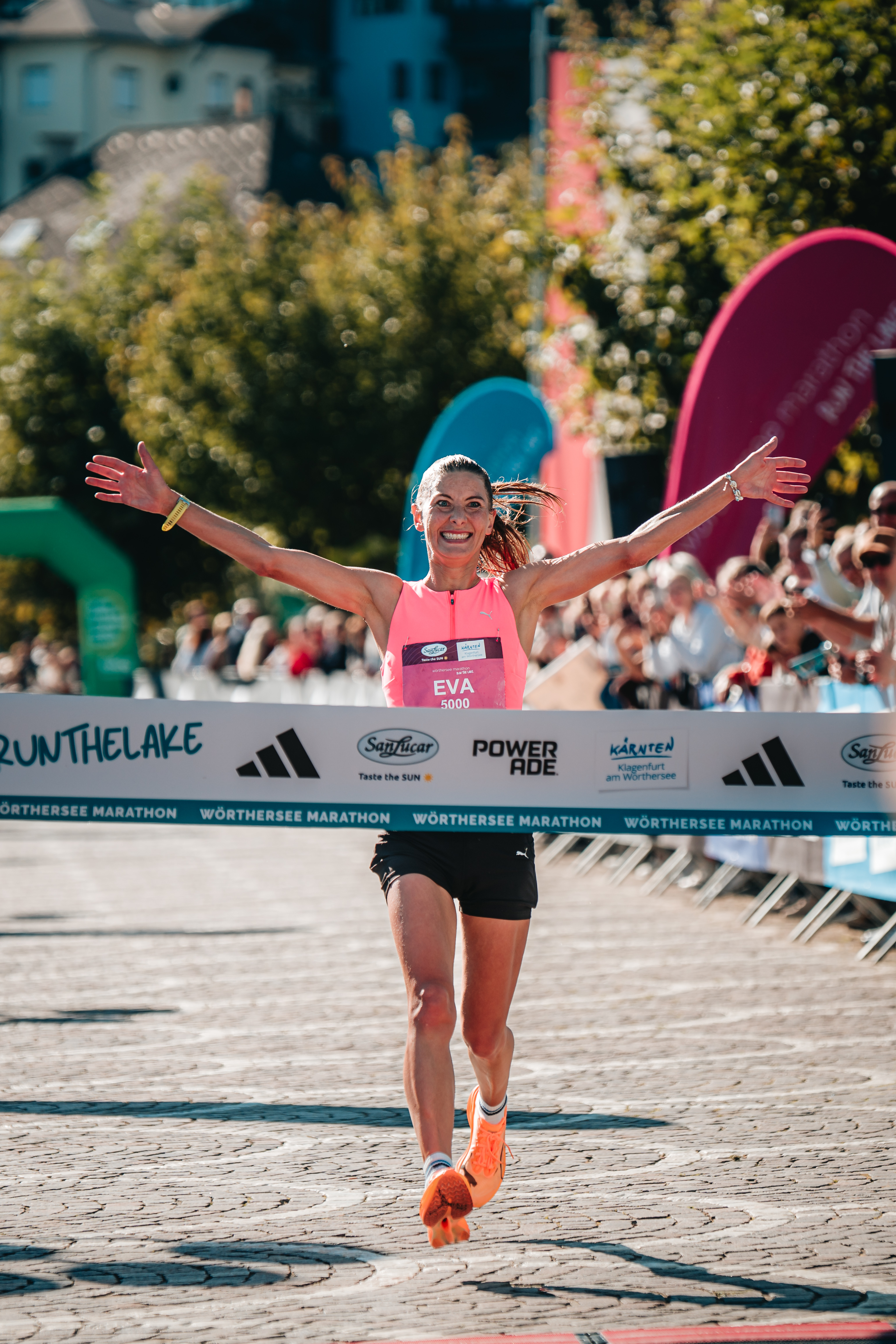 Eva Wutti siegt auf der Halbmarathondistanz. Bild: Wörthersee Marathon / Jakob Gutschi